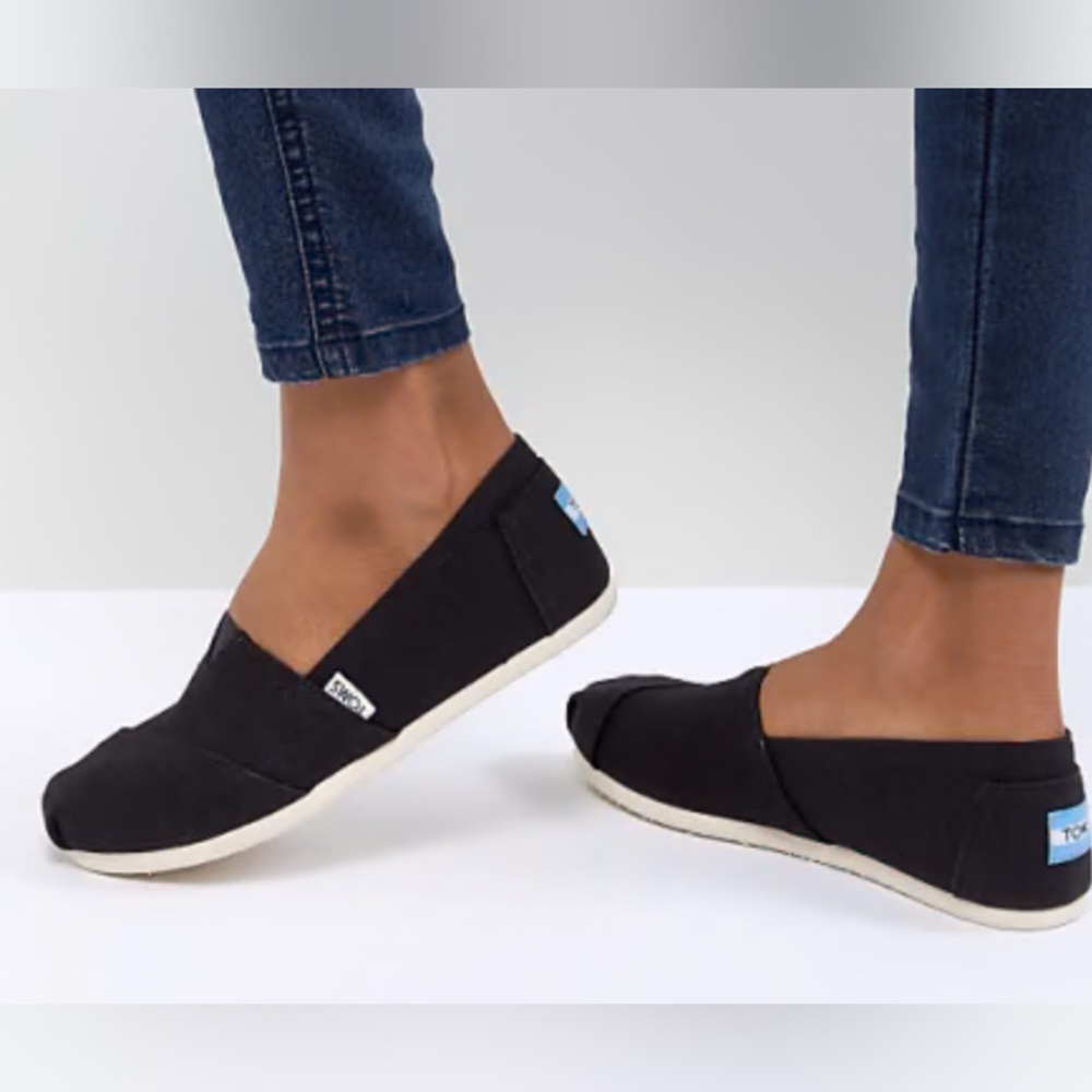 TOMS Women's Classic Black Loafers